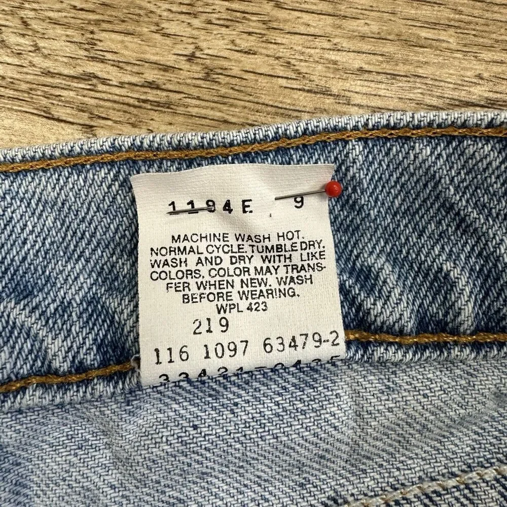 Vintage Levi Denim Jean Shorts Size Slim 14 mis - Picture 11 of 12